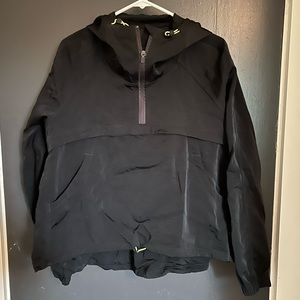 EEUC Lululemon Blk Anorak 1/2 zip Size M/L